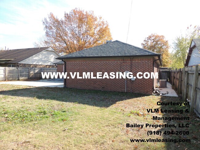 Building Photo - 404 W Vicksburg St