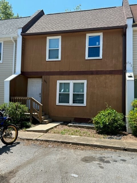 Foto principal - 251 N Clemson Ave