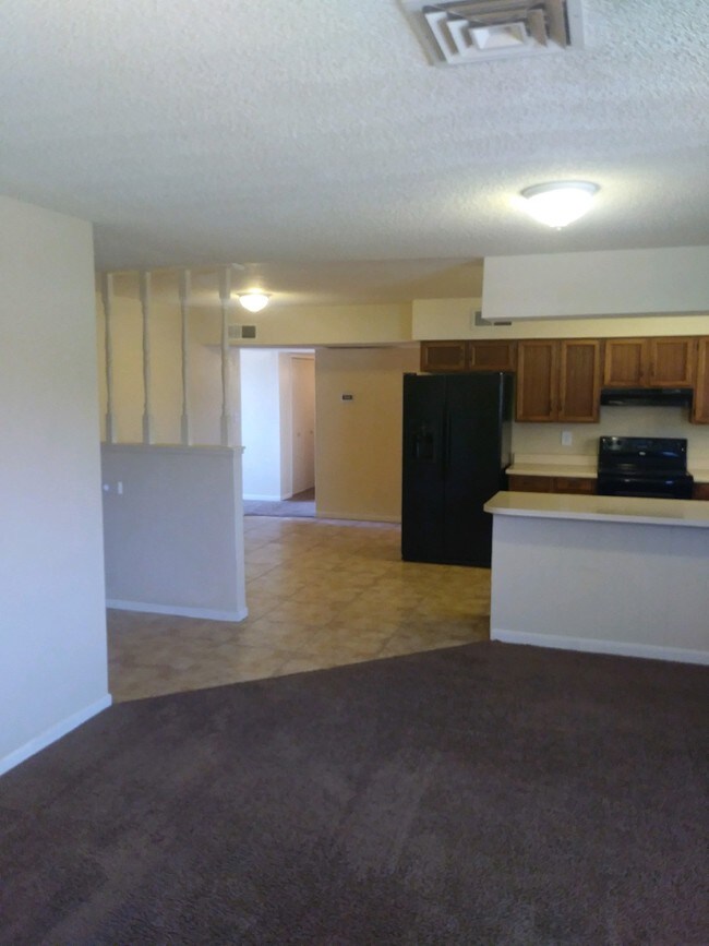 Building Photo - 408 E Viola St