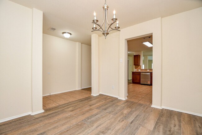 Foto del edificio - 5327 Stonegate Dr