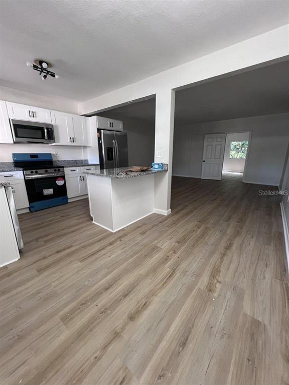 Foto del edificio - 1353 Lakeview Rd