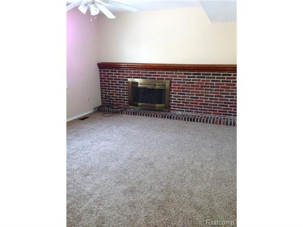 Building Photo - 2338 London Dr