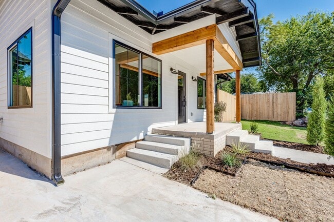 Foto del edificio - Warm, Modern & Welcoming — Beautiful 4 Bed, 3 Bath New Build