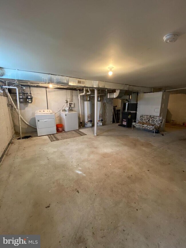 Building Photo - 5506 Midwood Ave