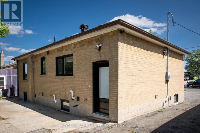 Building Photo - 38 Parent Ave