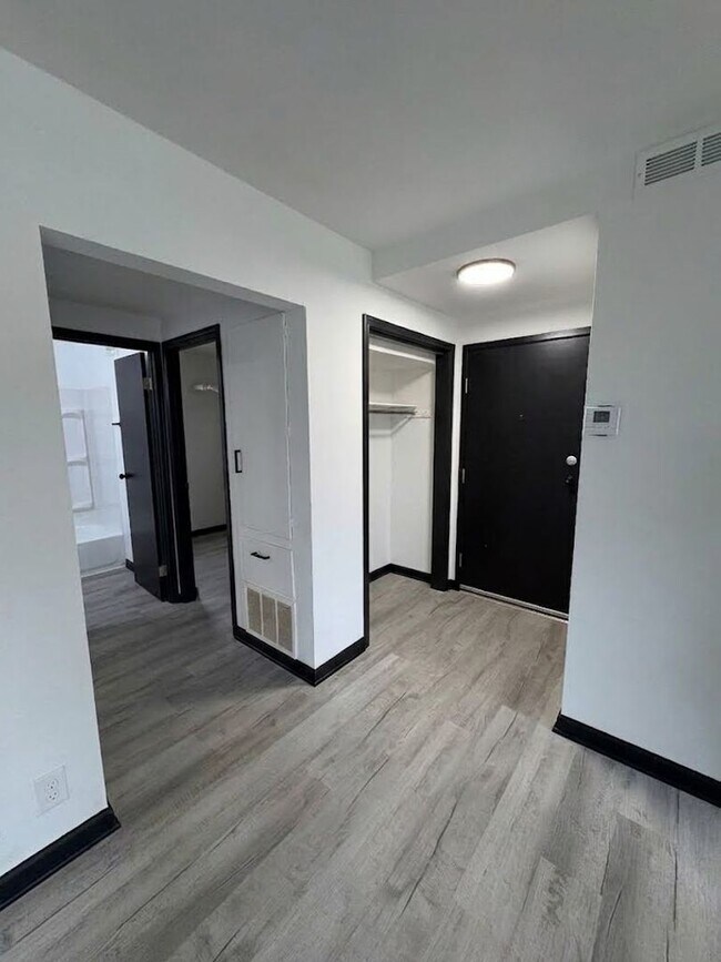 Foto del edificio - 246-246 Parkview Blvd