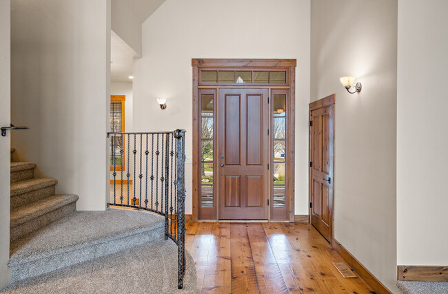 Building Photo - 5714 N Hill Haven