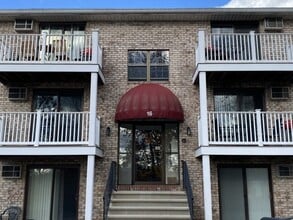 Building Photo - 16 Kenmar Dr