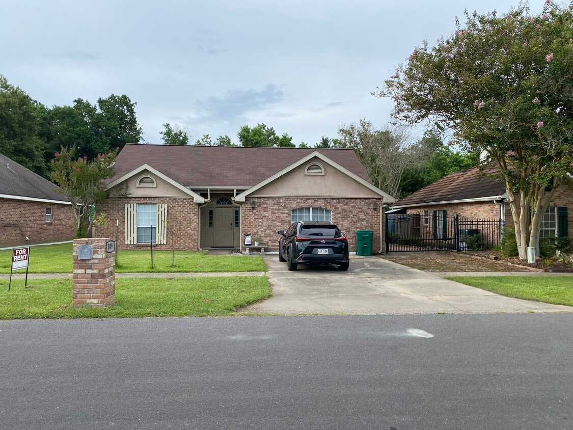 Primary Photo - 309 Westpointe Cir