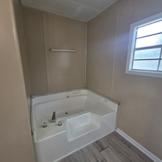 Building Photo - 3526 Highview Ct