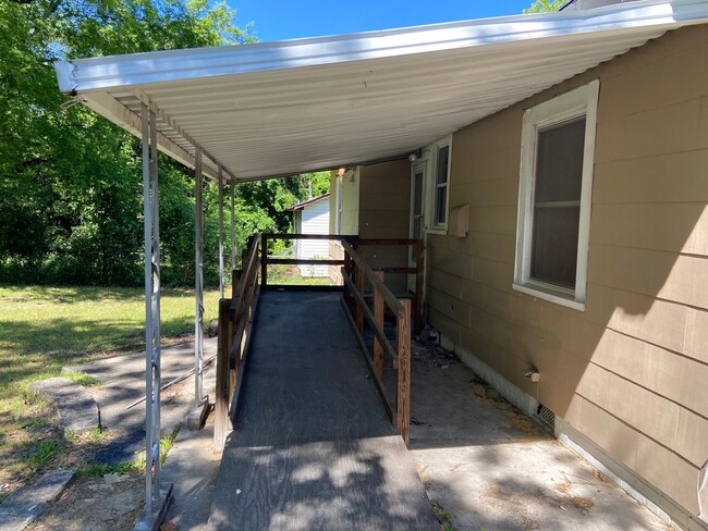 Building Photo - **UPCOMING**Two Bedroom / One Bathroom Hom...