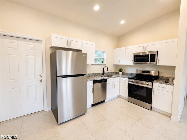 Building Photo - 2617 Queen Dr