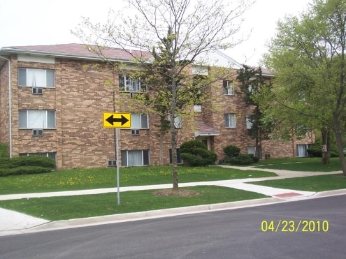 Primary Photo - 69 Surrey Dr