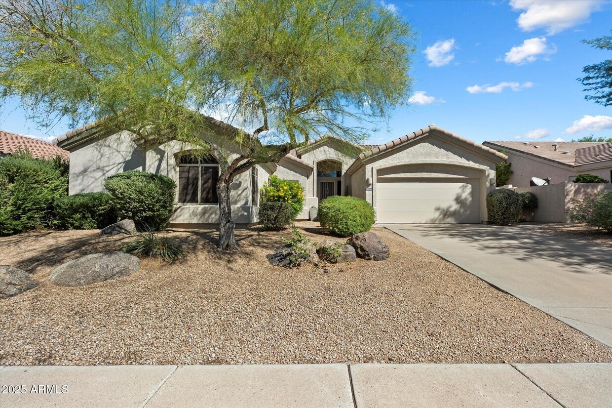 Primary Photo - 7220 E Whistling Wind Way