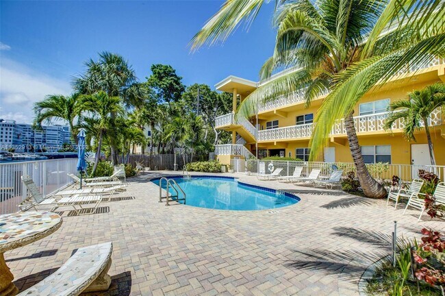 Building Photo - 815 Middle River Dr