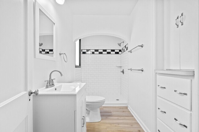 Building Photo - 2964 W Jefferson Ave