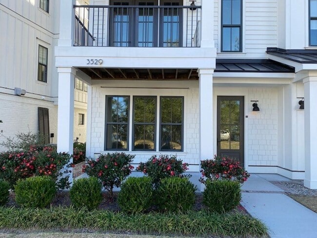 Building Photo - Welcome to our luxurious townhouse in the ...