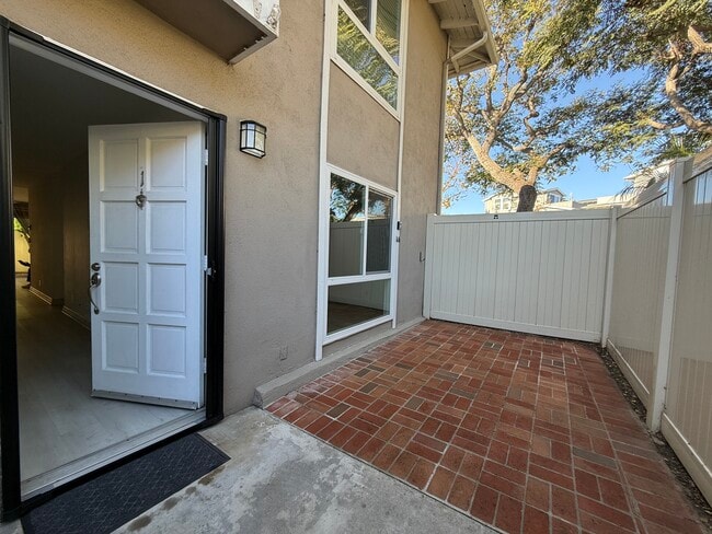 Spacious and clean - 1214 Rutland Rd