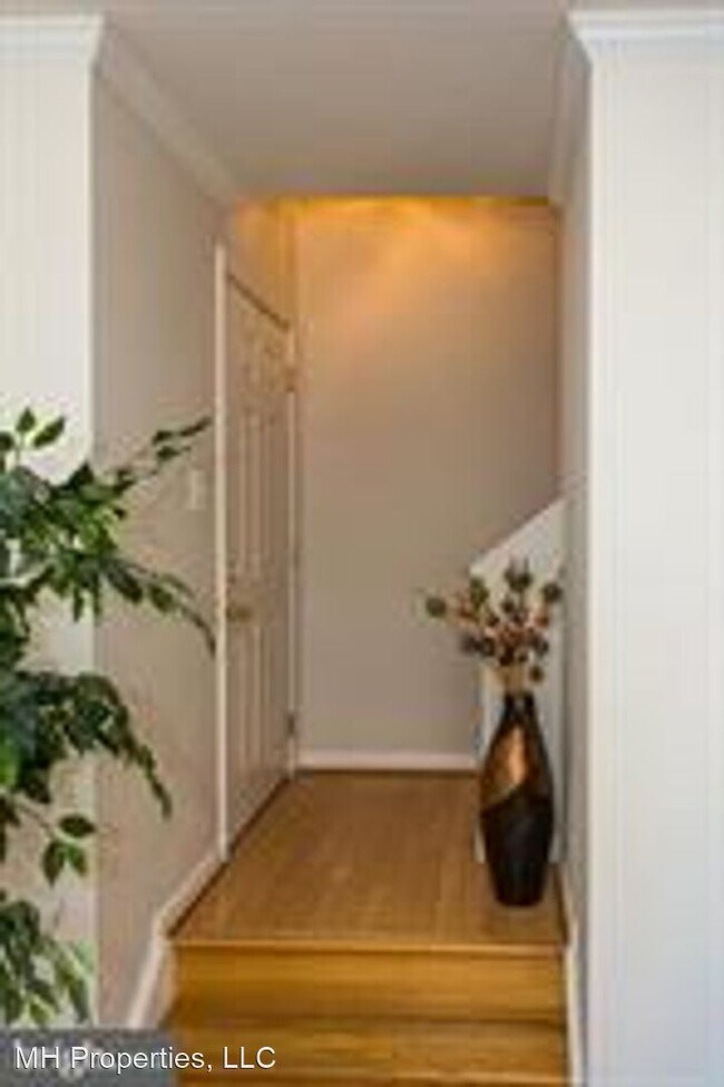 Building Photo - 3 br, 2.5 bath House - 140C Mohegan Dr Unit G