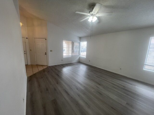 Foto del edificio - 1429 Lilac Breeze Cir