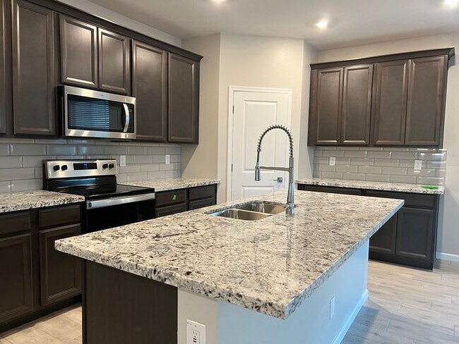 Foto del edificio - 17806 W Via De Luna Dr - 3BR 2.5BA -