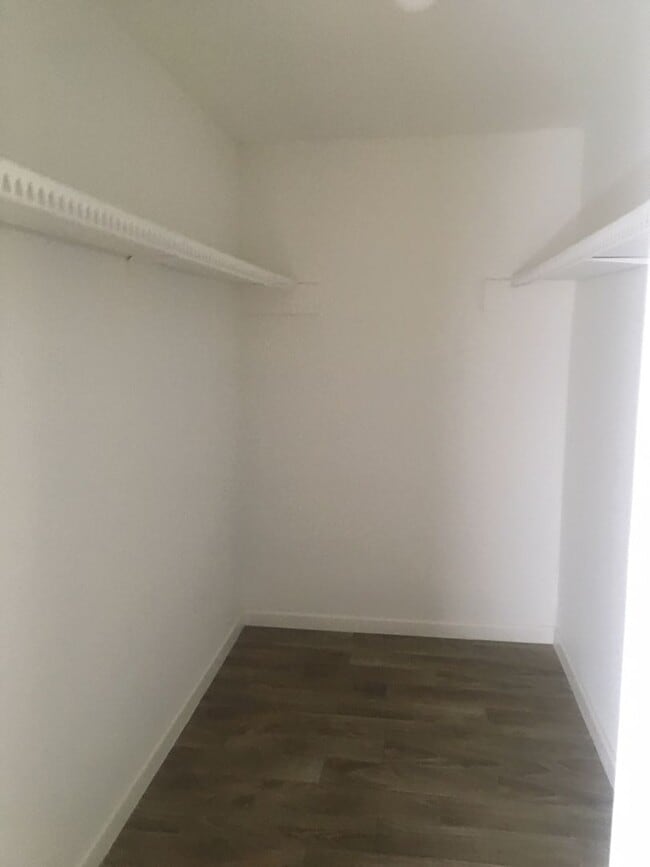 Building Photo - Two story townhouse