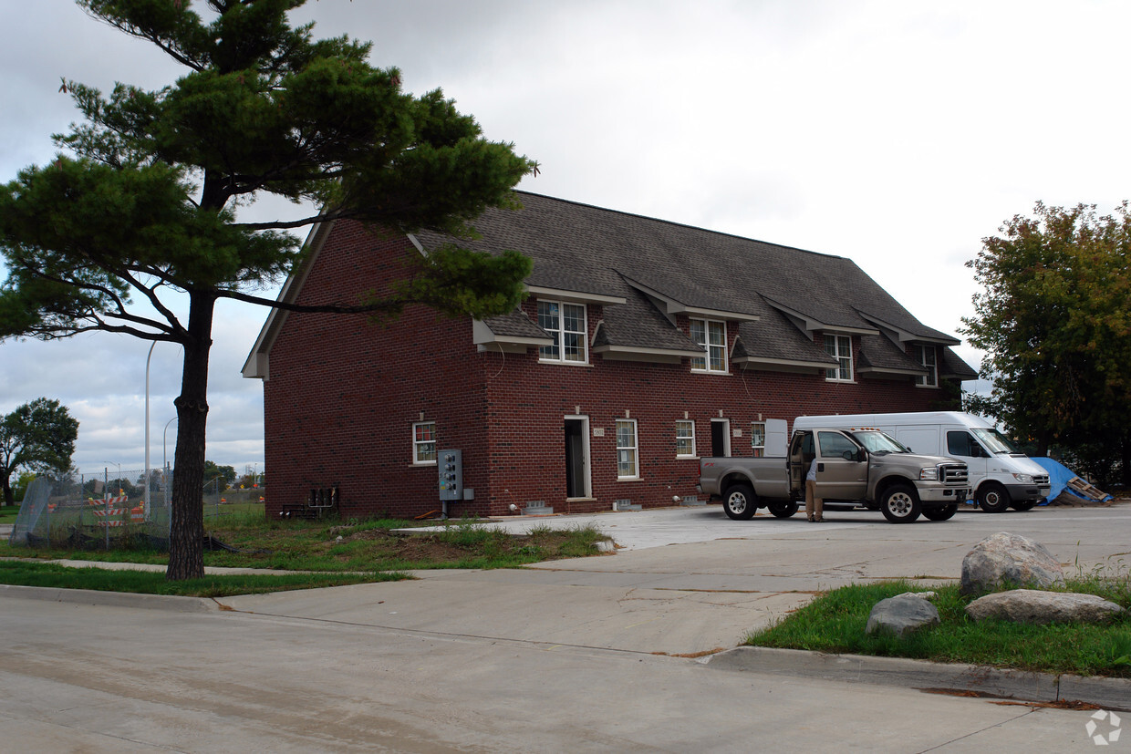 Building Photo - 5802-5838 E 11 Mile Rd