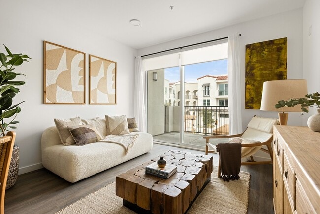 Building Photo - Eddy Redondo Residences