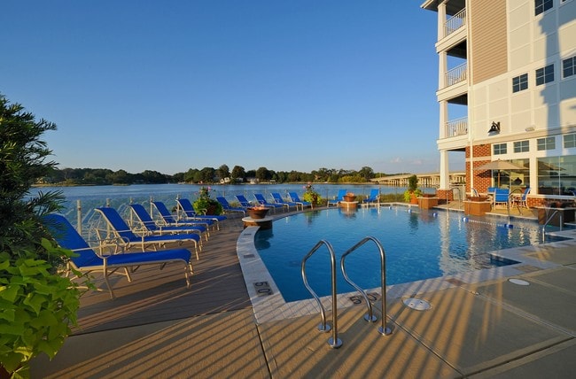 Building Photo - River House Apartments