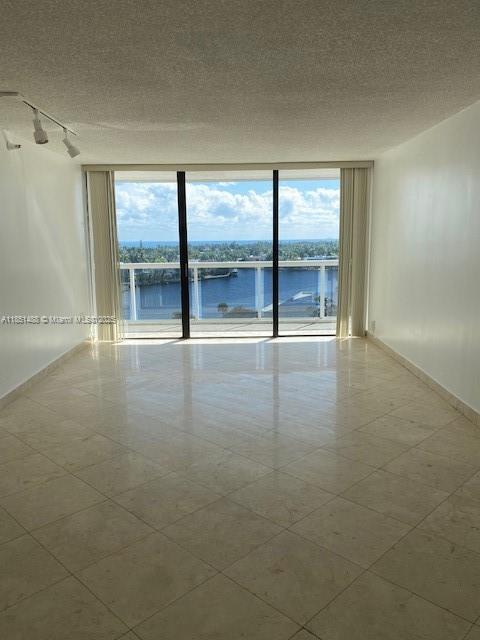 Foto del edificio - 20505 E Country Club Dr