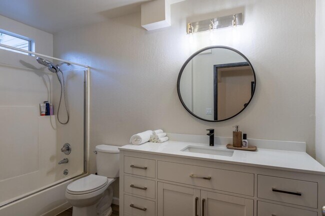 Foto del edificio - 850 Rockaway Beach Ave