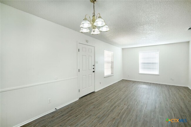 Foto del edificio - 11410 Pollyanna Ave