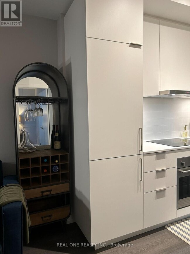 Photo du bâtiment - 8 Olympic Gdn Dr