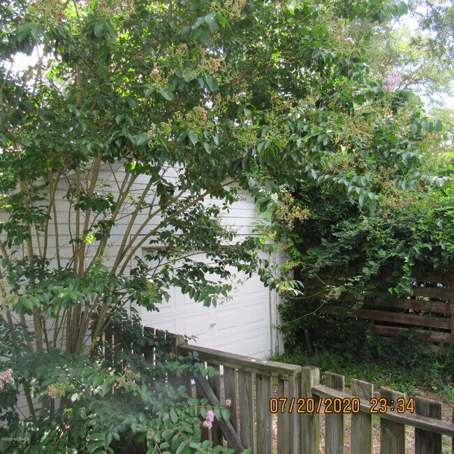 Foto del edificio - 2089 Burnett Blvd