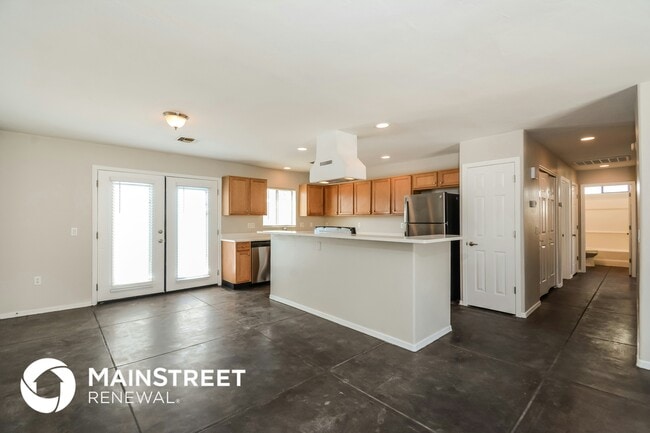 Building Photo - 2675 N Palo Verde Ave