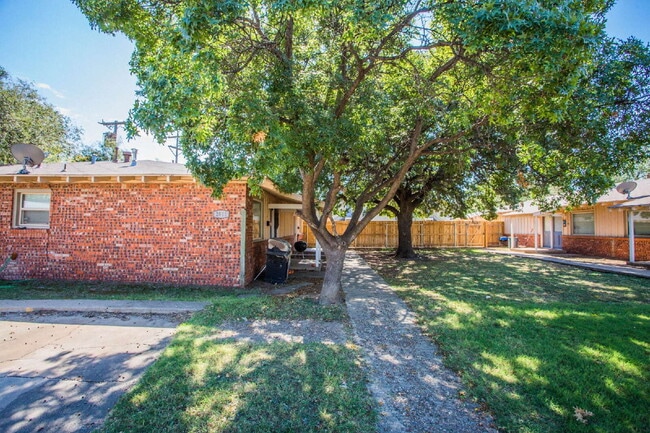 Building Photo - Comfy 2 bed 1 bath home!