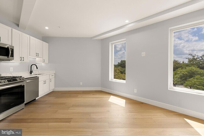 Building Photo - 3215 Mt Pleasant St NW
