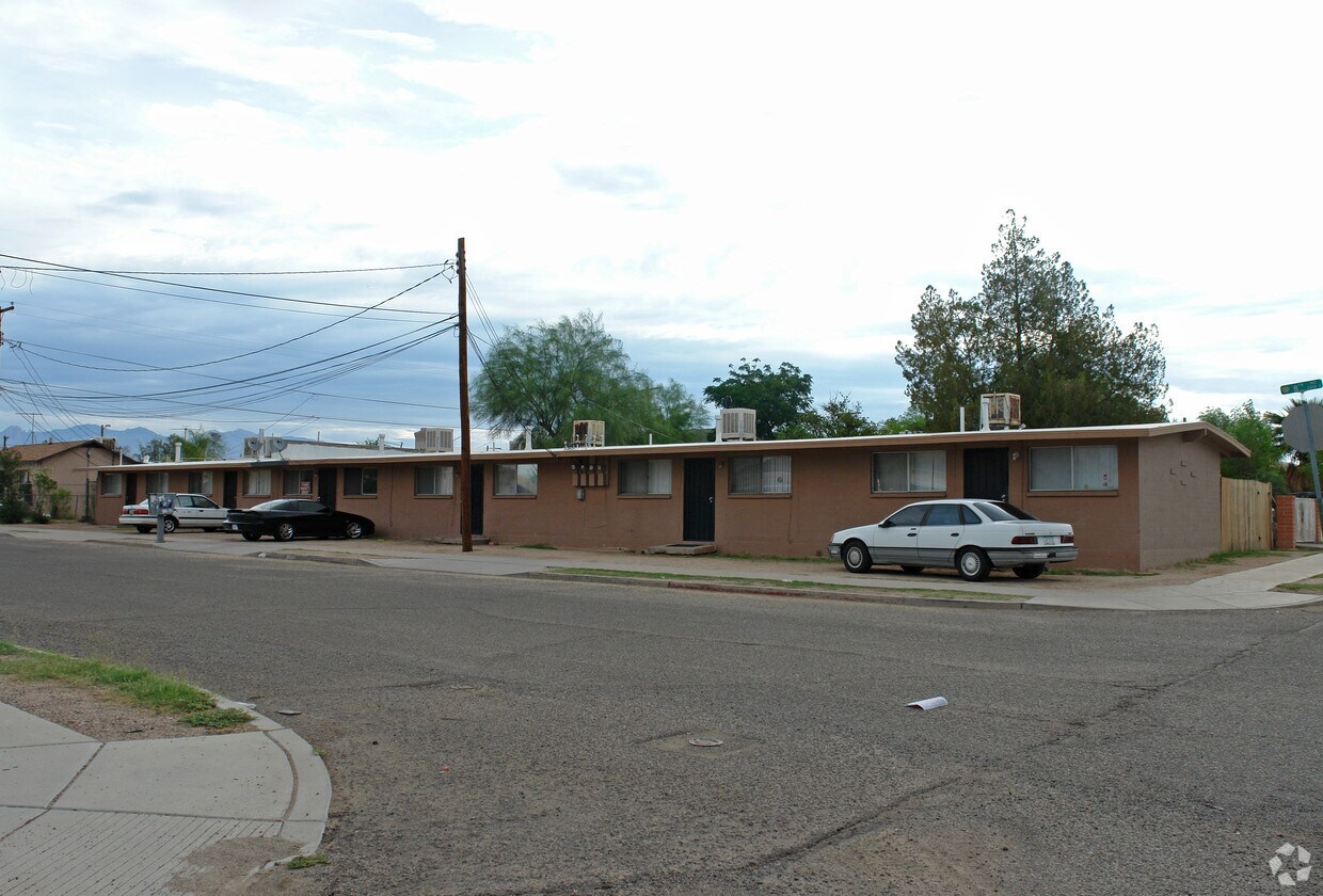 Building Photo - 6-plex on 8th Ave