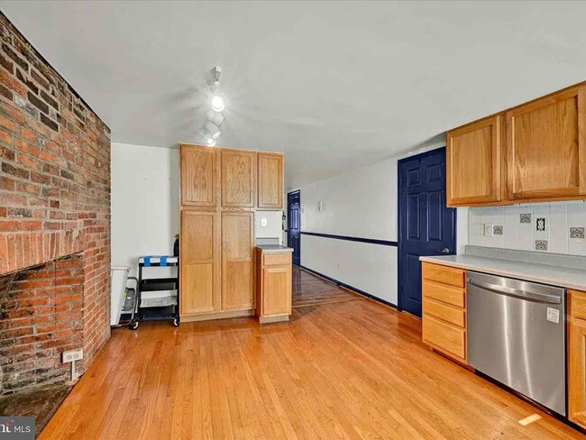 Building Photo - 1005 S Kenwood Ave
