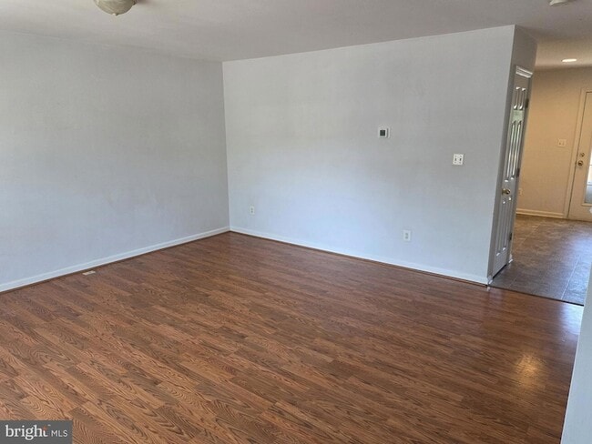 Foto del edificio - 404 Pendleton Ln
