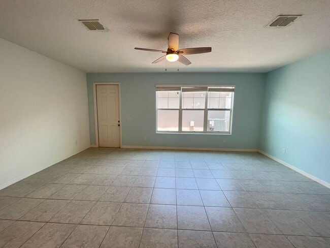 Building Photo - Available Now! Spacious 3-Bedroom Townhome...