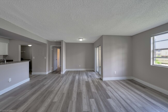 Building Photo - 1251 SW 46th Ave