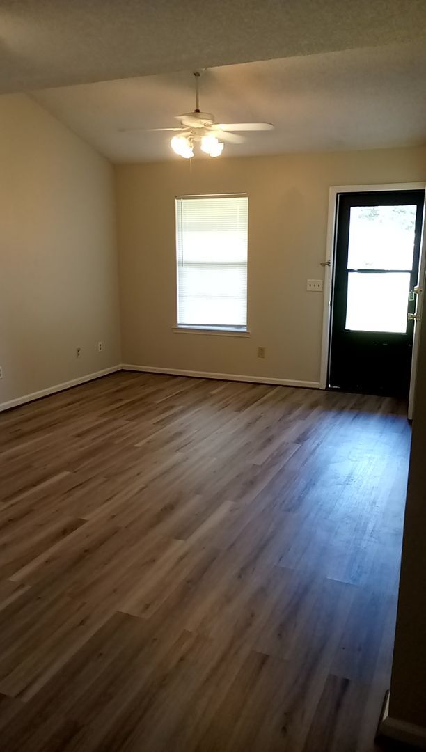 Building Photo - Beautiful 3bd/2ba