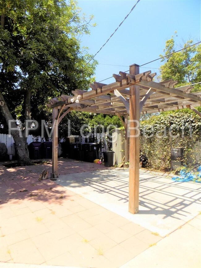 Building Photo - 707 Maine Ave