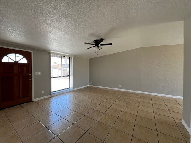 Foto del edificio - 3 Bedroom 2 Bathroom House with 1 Car Garage