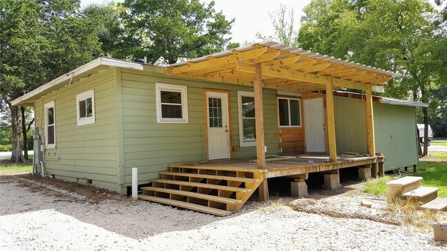 Building Photo - 11941 Old County Rd