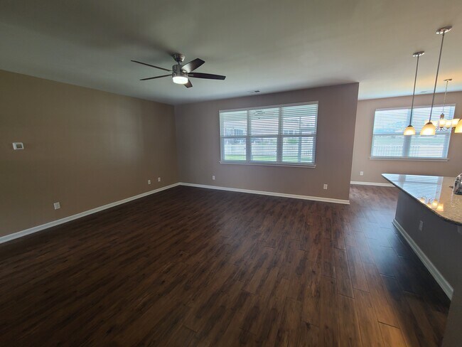 Building Photo - 1013 Manassas Dr