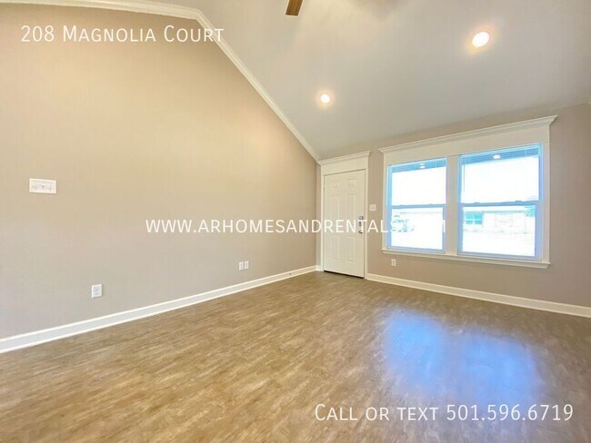 Building Photo - 208 Magnolia Ct