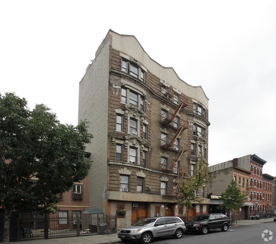 Building Photo - 387 S 4th St
