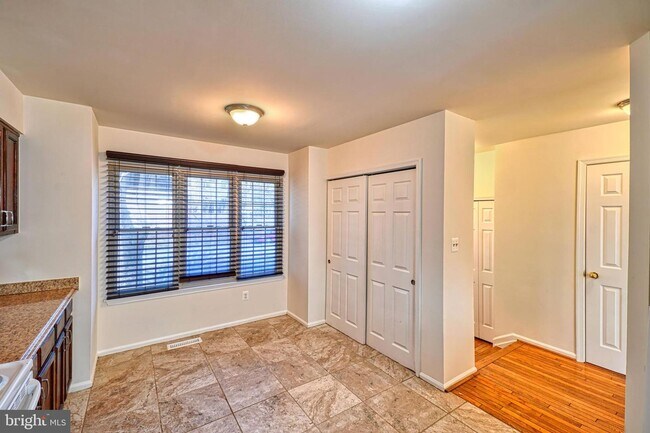 Building Photo - 9621 Horsham Dr